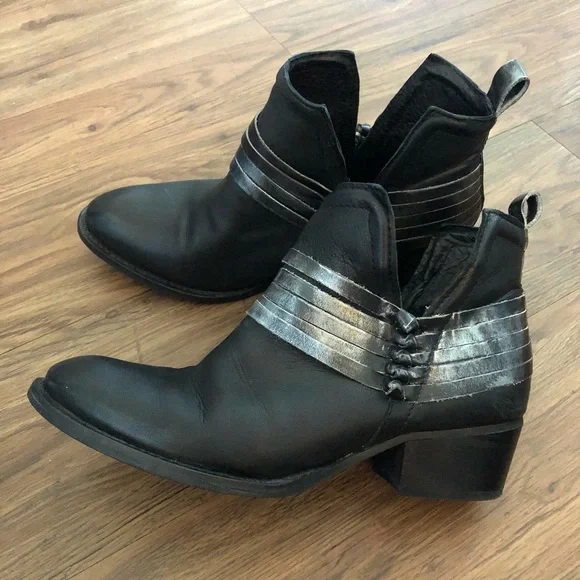 DIBA Skyler Booties - good condition with LOTS of wear left! - Picture 2 of 9